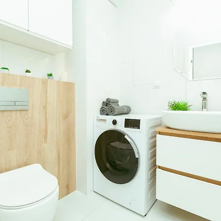 Apartment Przytulny Niedaleko Lotniska W Modlinie *
