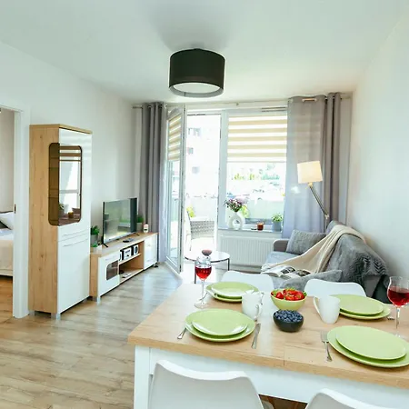 Przytulny Niedaleko Lotniska W Modlinie Apartment *
