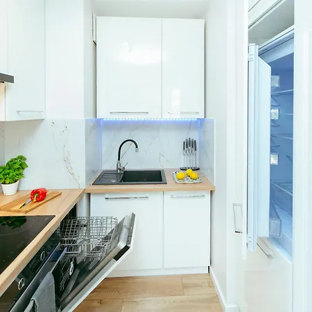 Przytulny Niedaleko Lotniska W Modlinie Apartment